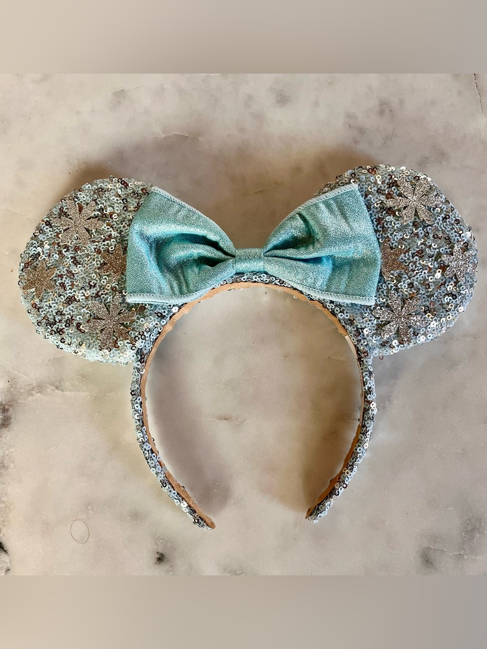 Official Disney Parks Frozen Elsa Silver & Light Blue Sequin Snowflake Minnie Mo